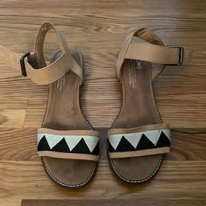 Tom’s size 8 sandal